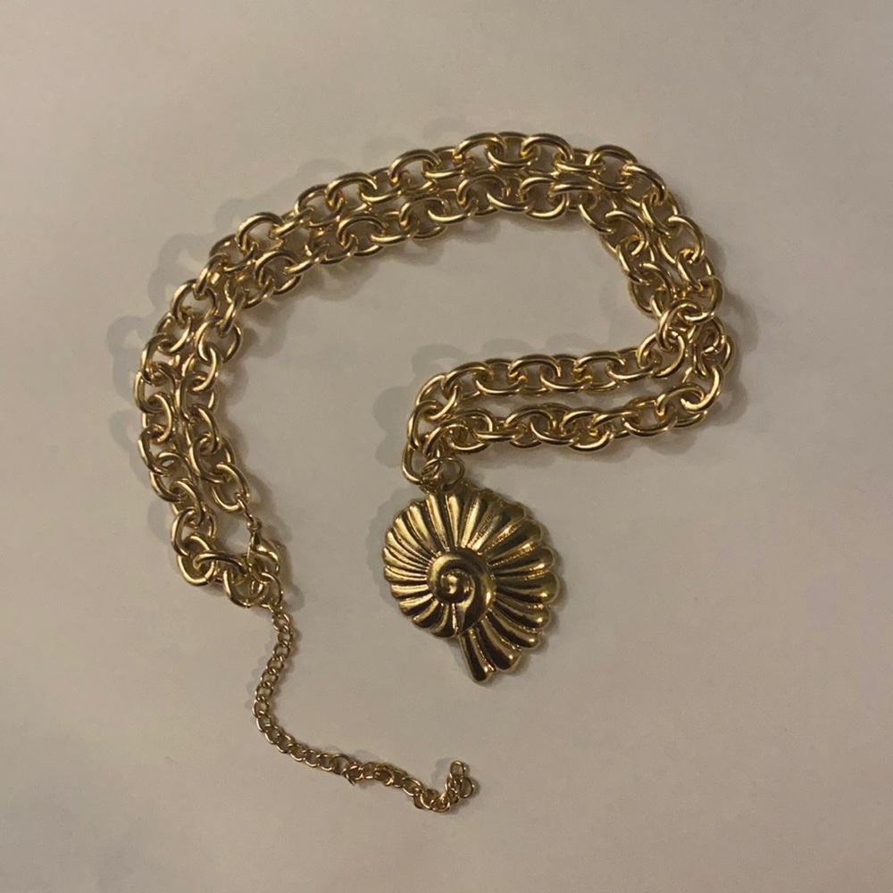 Missguided Gold Shell Necklace 🐚